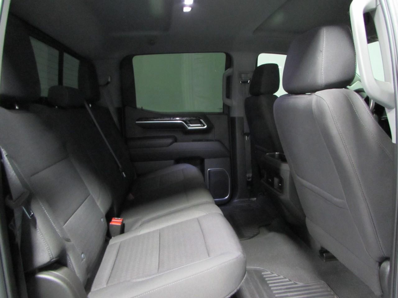 Chevrolet Silverado 1500 Vehicle Full-screen Gallery Image 19