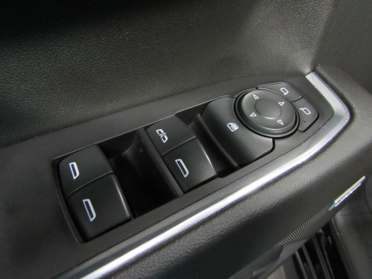 Chevrolet Silverado 1500 Vehicle Full-screen Gallery Image 20