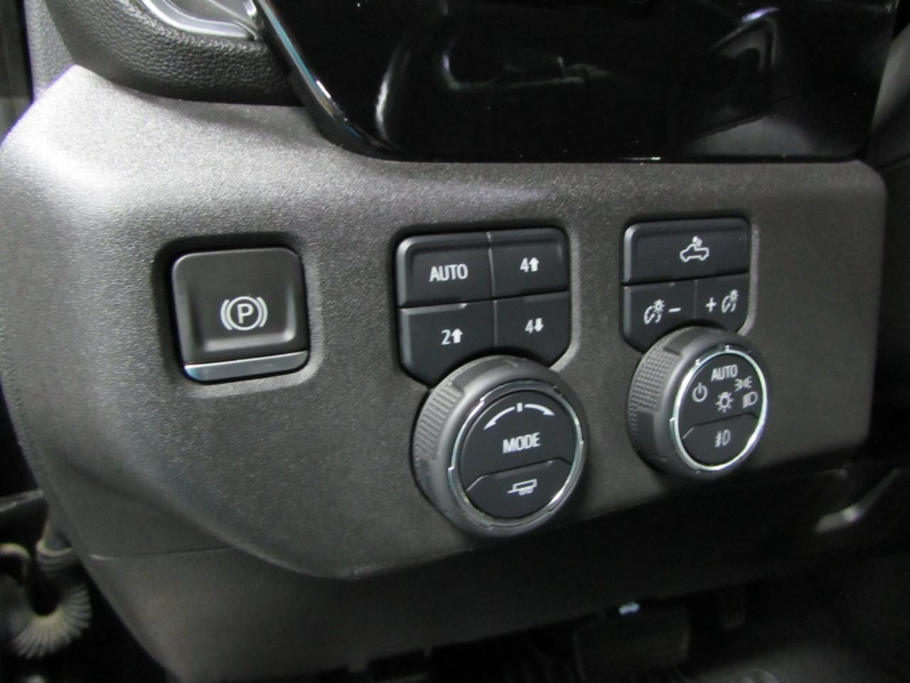 Chevrolet Silverado 1500 Vehicle Full-screen Gallery Image 22