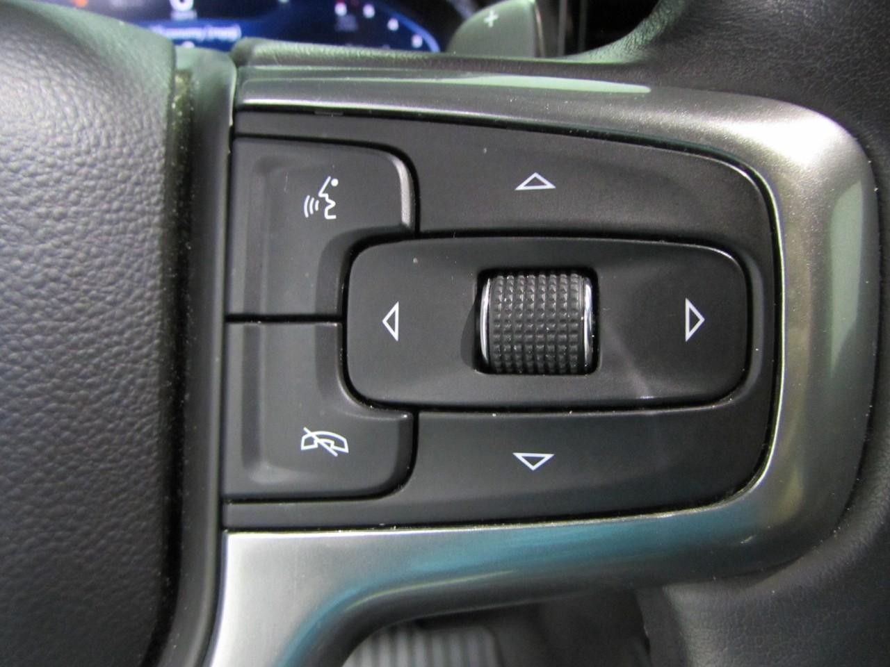 Chevrolet Silverado 1500 Vehicle Full-screen Gallery Image 25