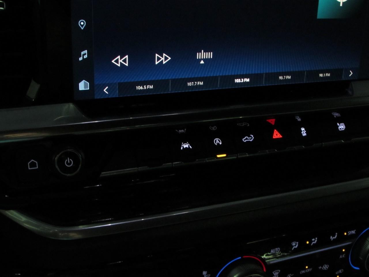 Chevrolet Silverado 1500 Vehicle Full-screen Gallery Image 29