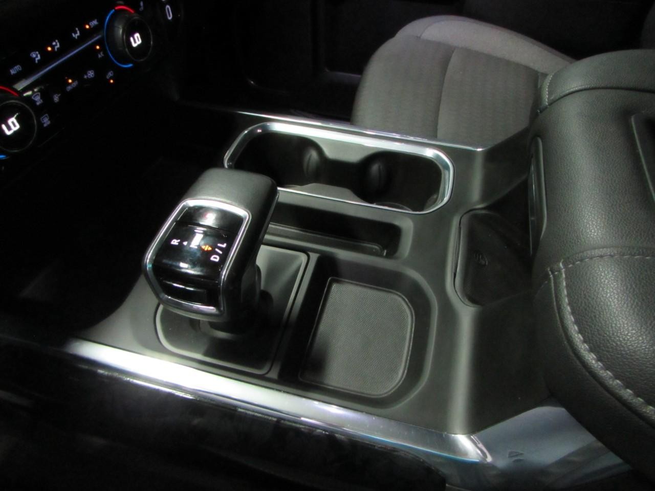 Chevrolet Silverado 1500 Vehicle Full-screen Gallery Image 31