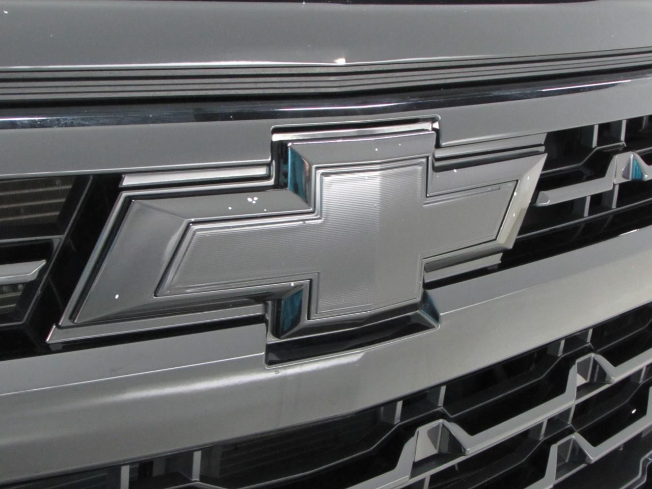 Chevrolet Silverado 1500 Vehicle Full-screen Gallery Image 35
