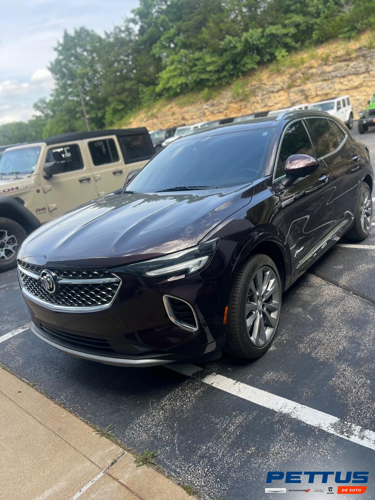 Buick Envision Vehicle Full-screen Gallery Image 01