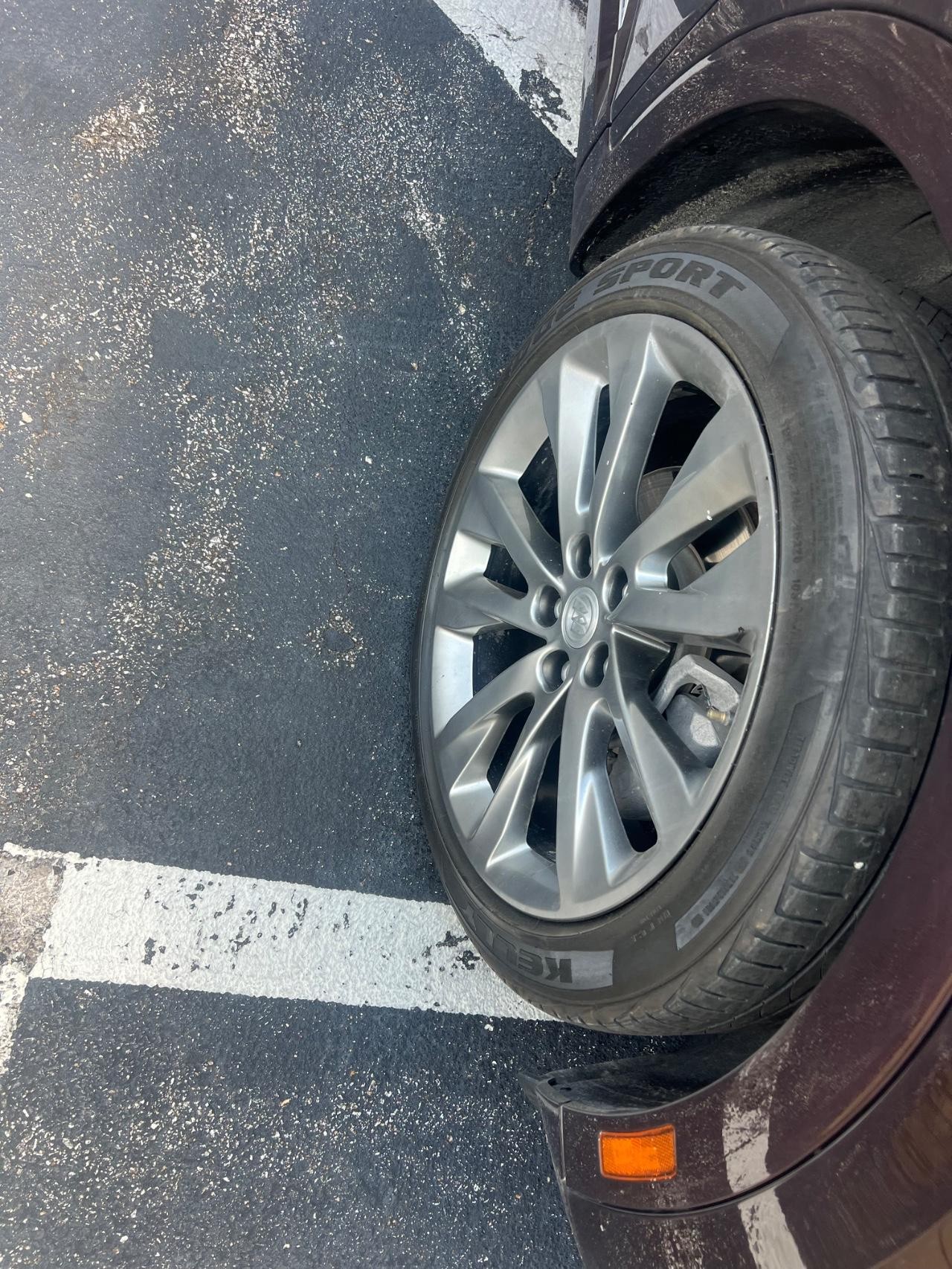 Buick Envision Vehicle Full-screen Gallery Image 04