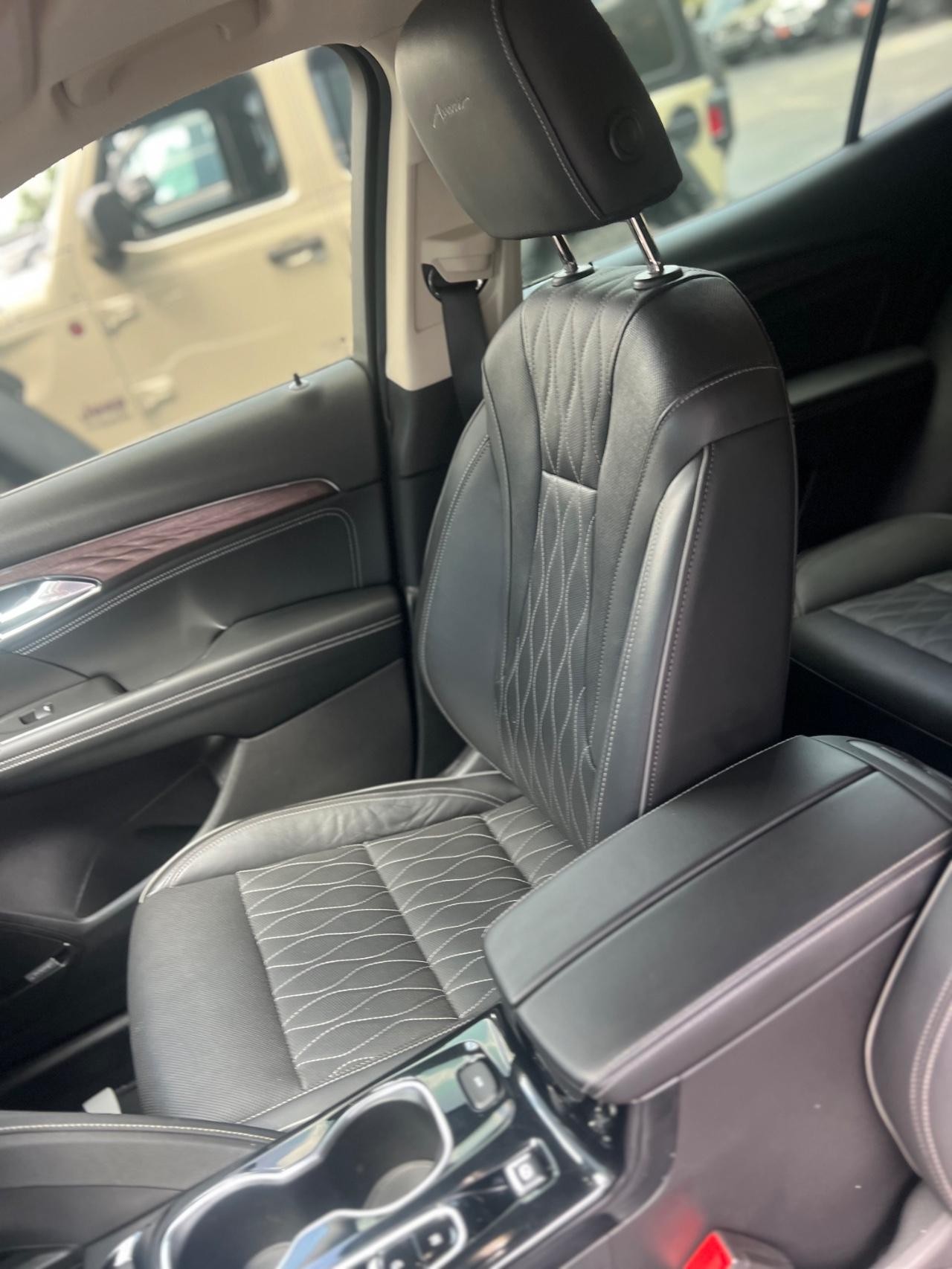 Buick Envision Vehicle Full-screen Gallery Image 07