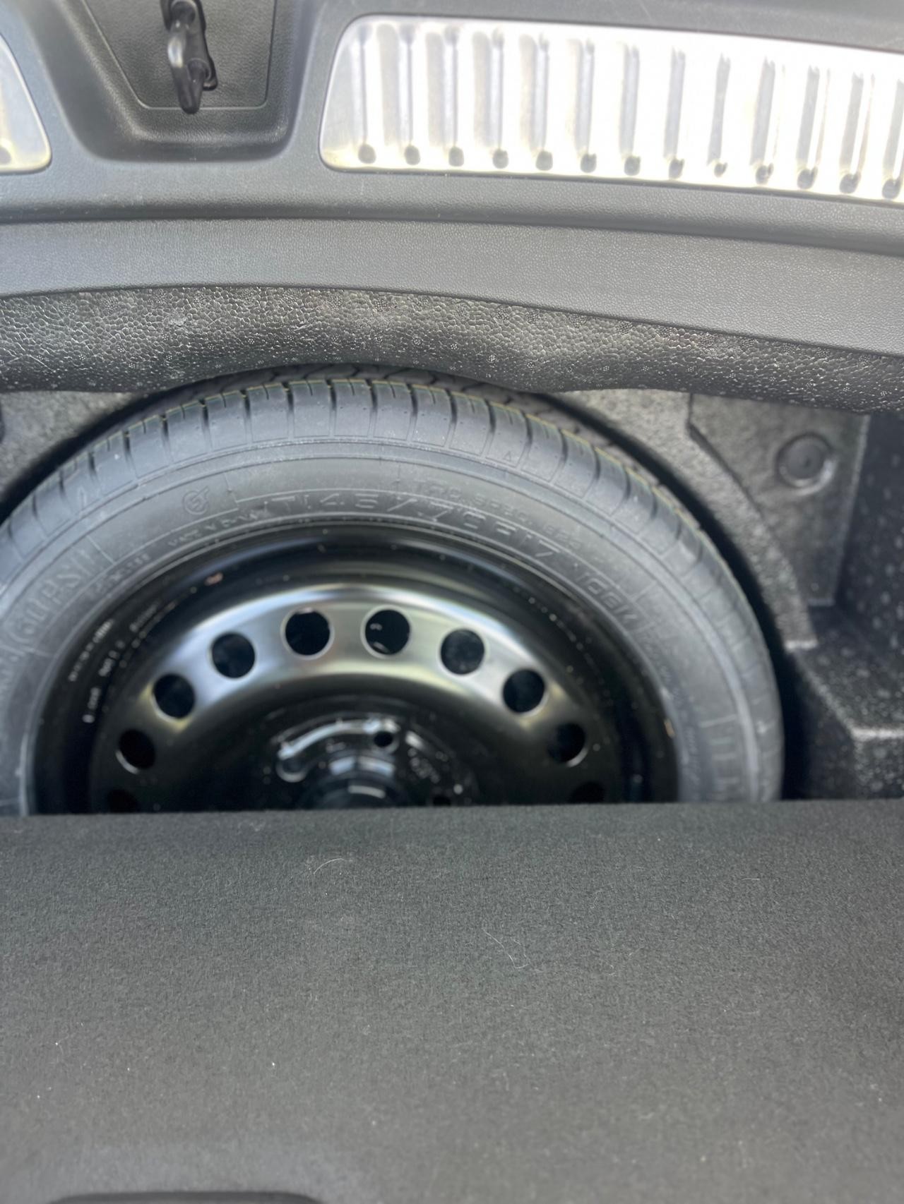 Buick Envision Vehicle Full-screen Gallery Image 09
