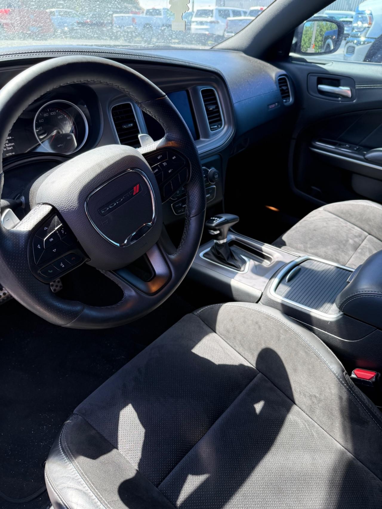 Dodge Charger Vehicle Full-screen Gallery Image 05