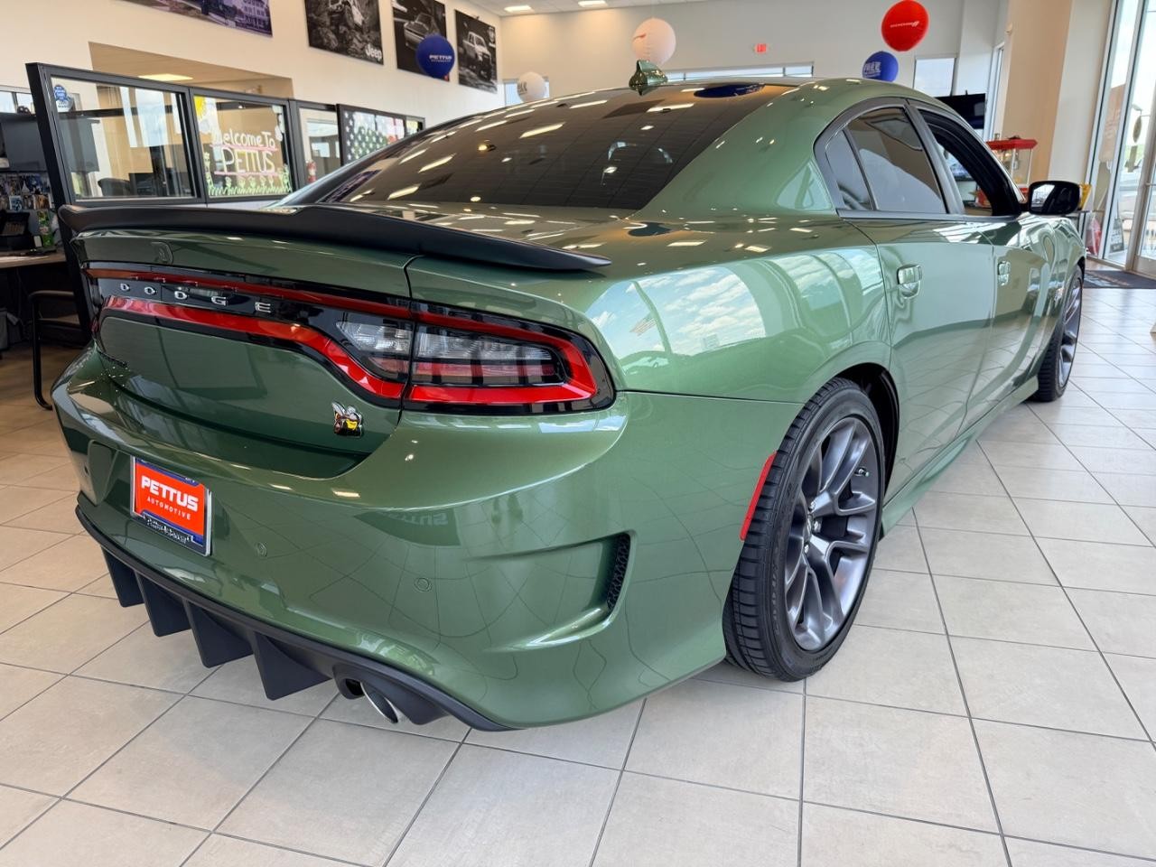 Dodge Charger Vehicle Full-screen Gallery Image 07