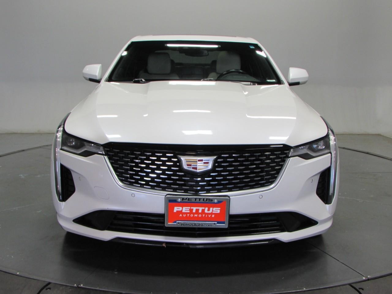 Cadillac CT4 Vehicle Full-screen Gallery Image 02