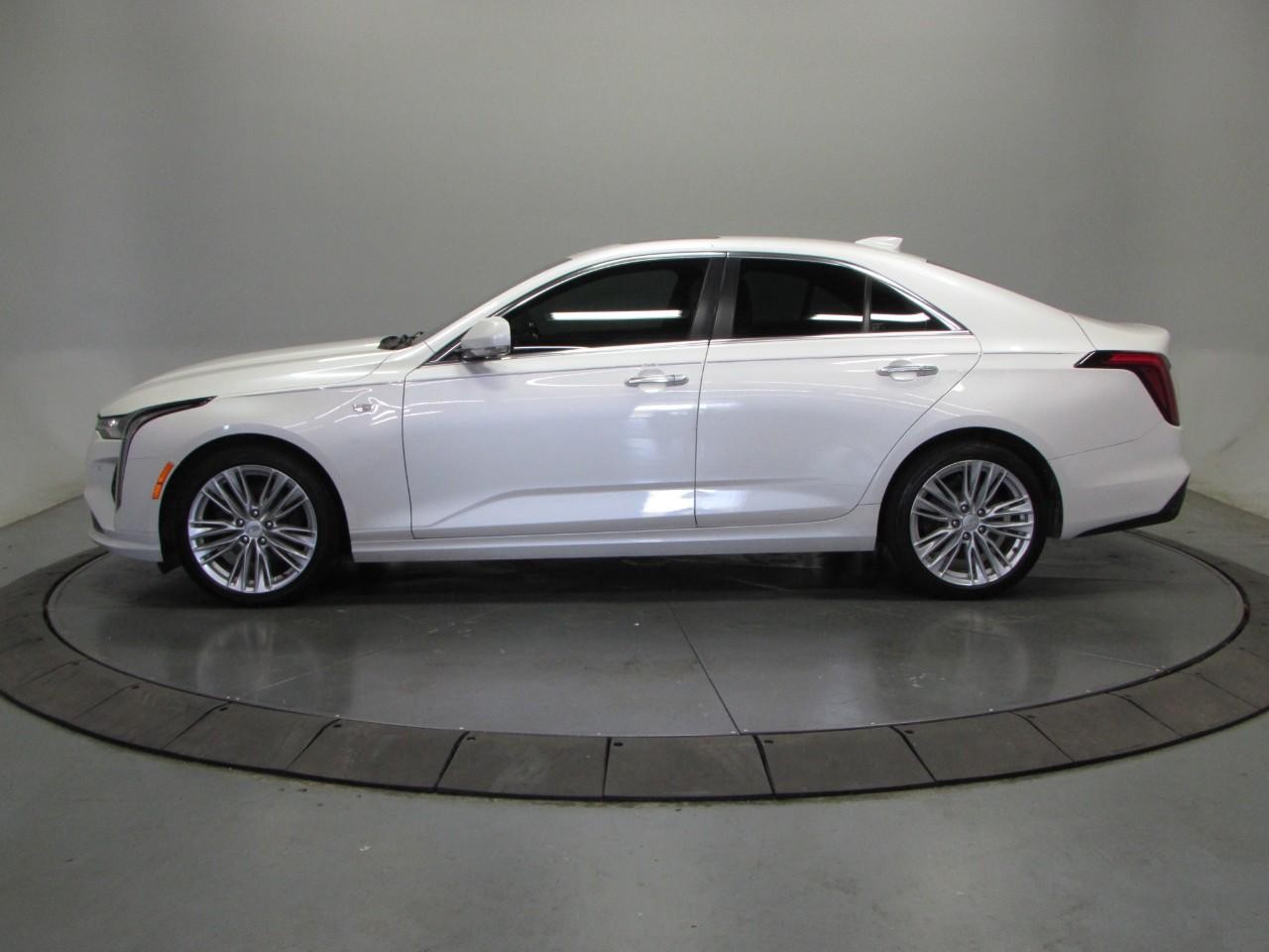 Cadillac CT4 Vehicle Full-screen Gallery Image 04