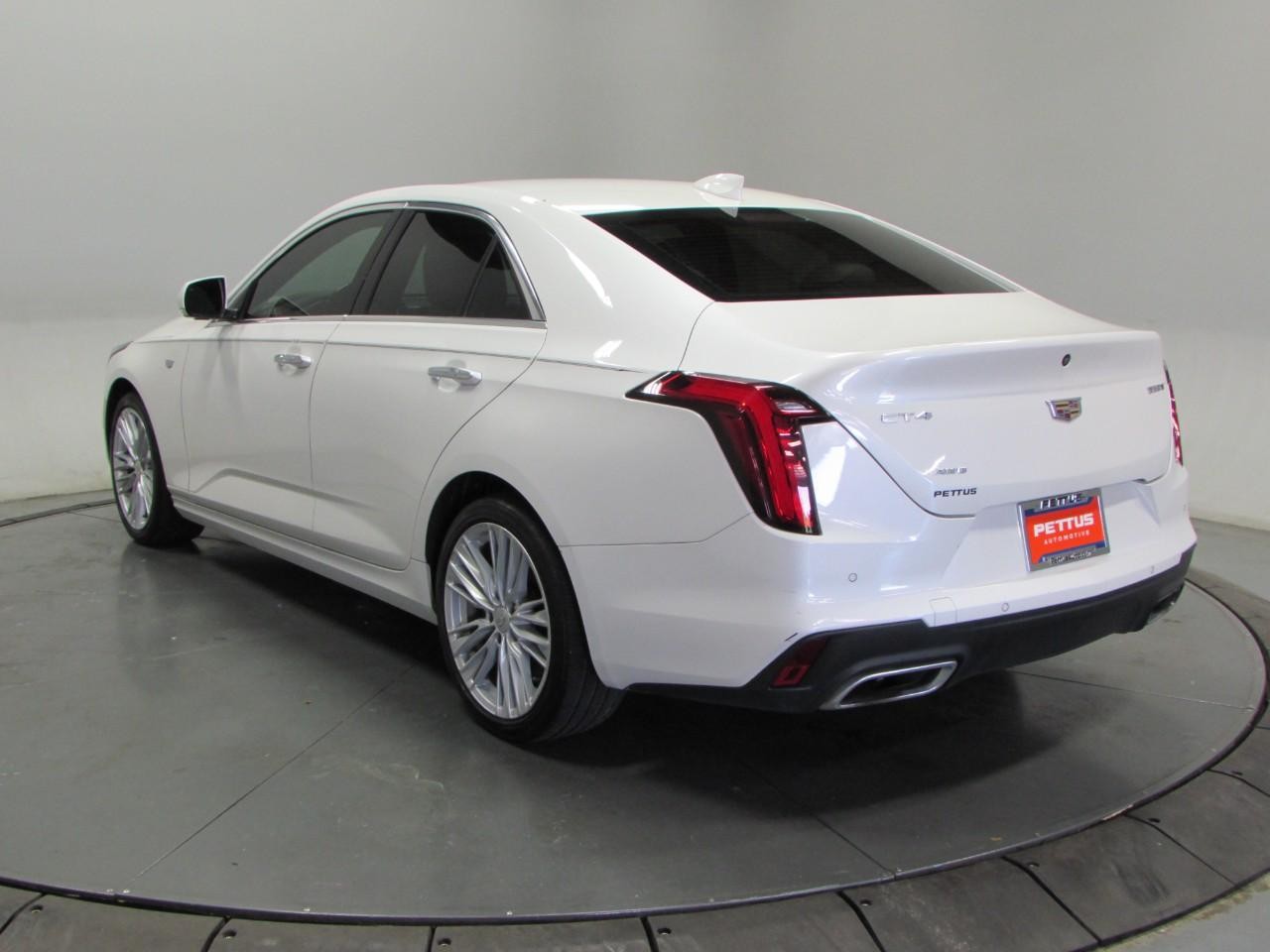 Cadillac CT4 Vehicle Full-screen Gallery Image 05