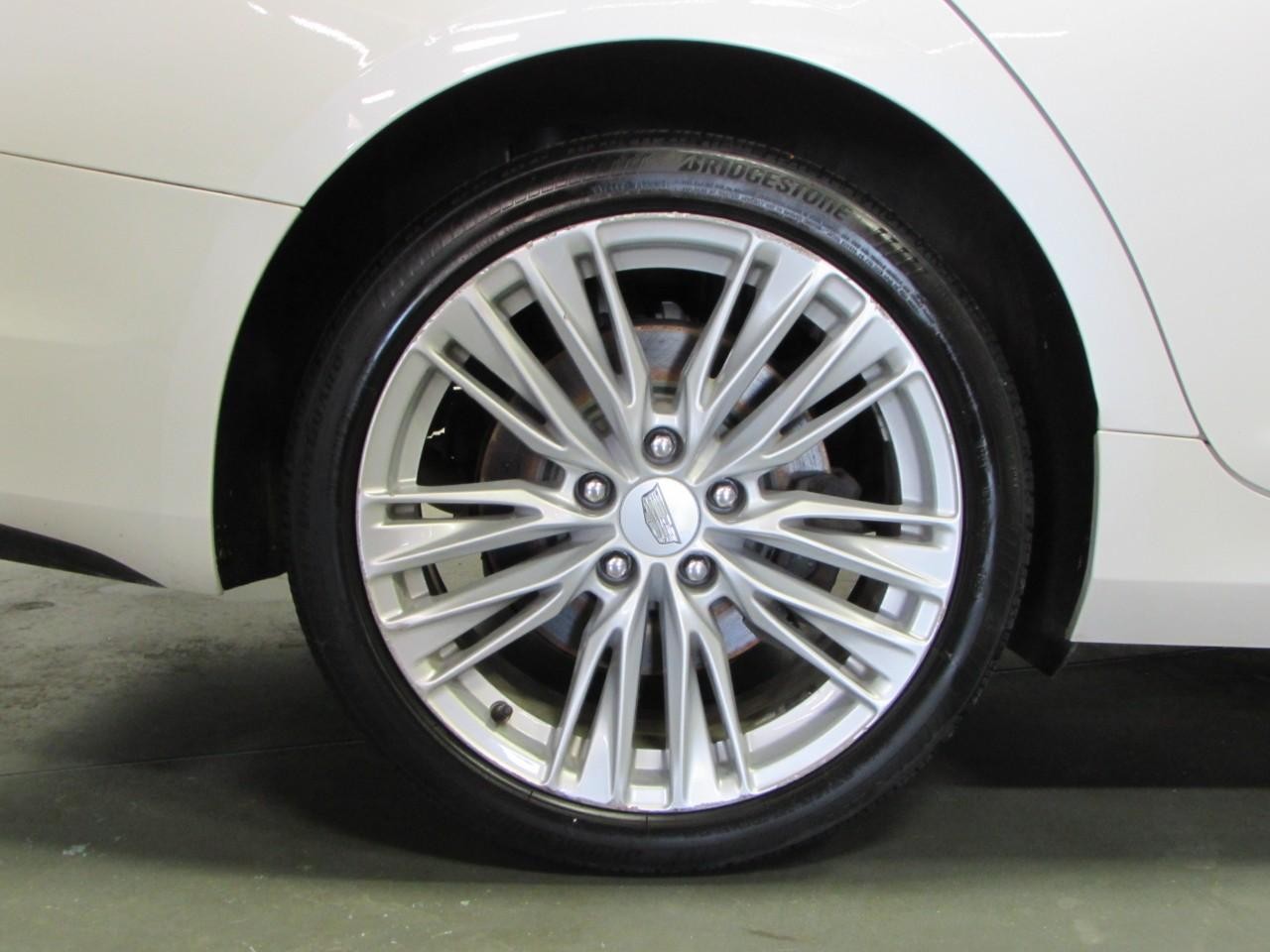 Cadillac CT4 Vehicle Full-screen Gallery Image 09