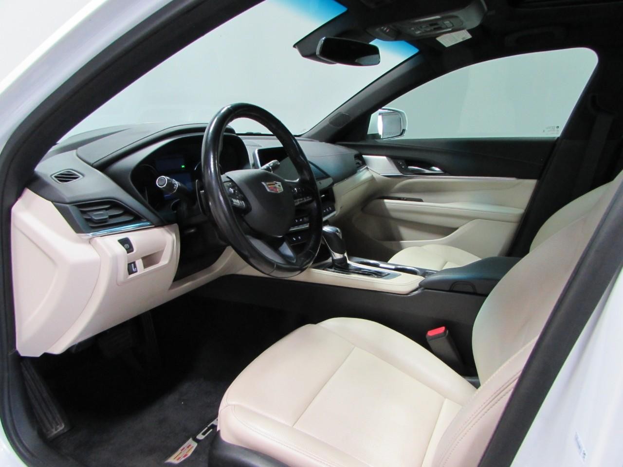Cadillac CT4 Vehicle Full-screen Gallery Image 13