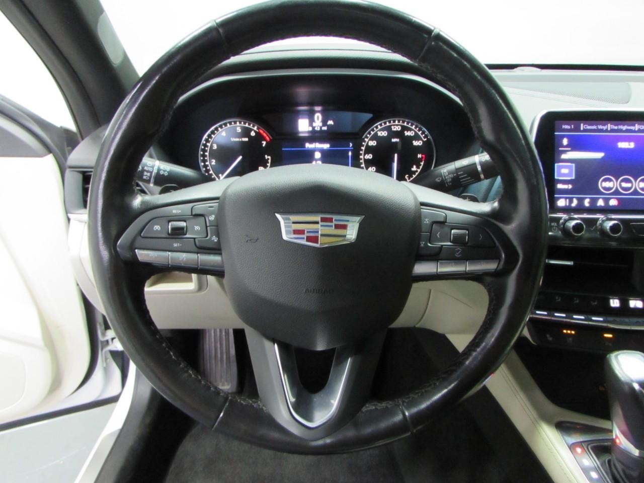 Cadillac CT4 Vehicle Full-screen Gallery Image 23