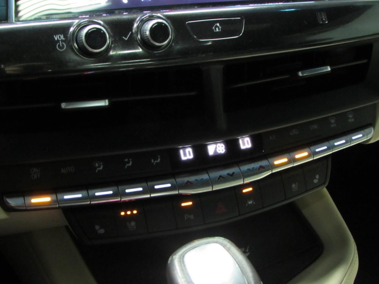 Cadillac CT4 Vehicle Full-screen Gallery Image 30