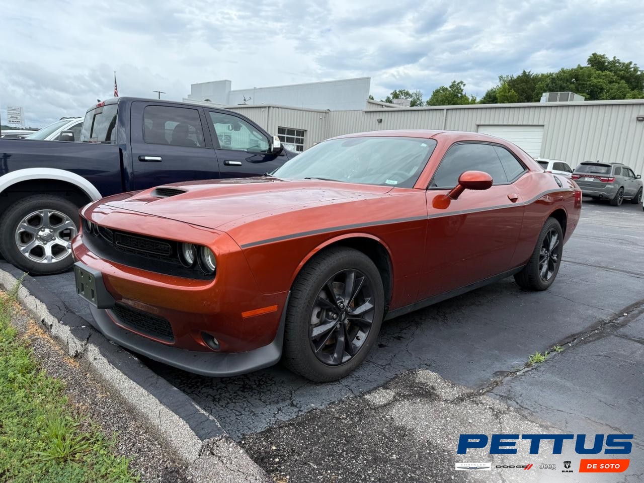Dodge Challenger Vehicle Full-screen Gallery Image 01