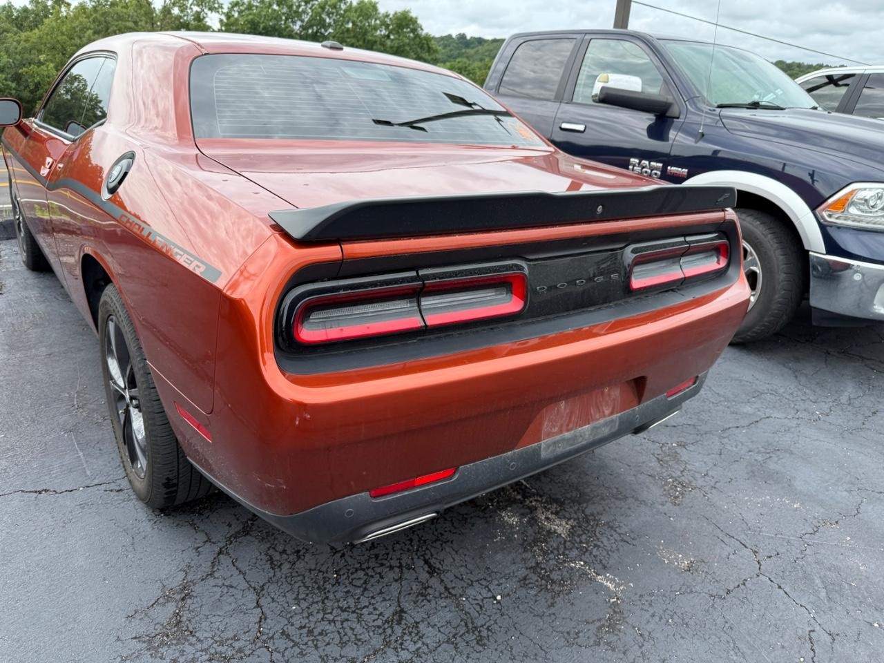 Dodge Challenger Vehicle Full-screen Gallery Image 04