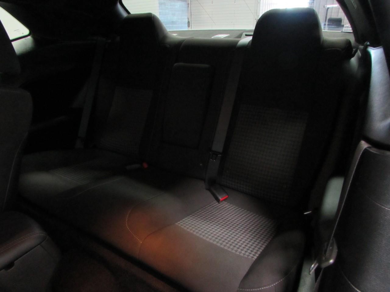 Dodge Challenger Vehicle Full-screen Gallery Image 14