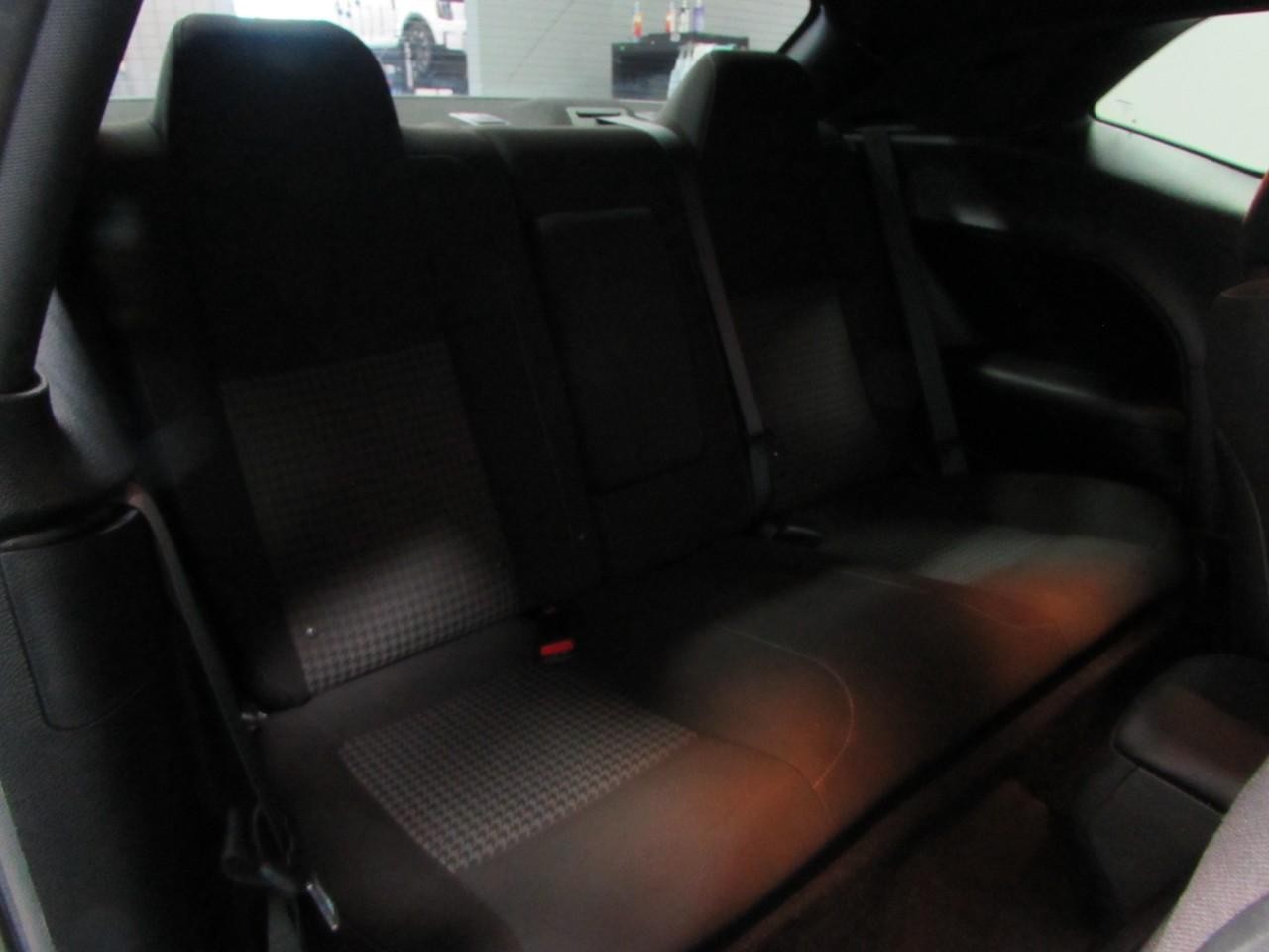 Dodge Challenger Vehicle Full-screen Gallery Image 17