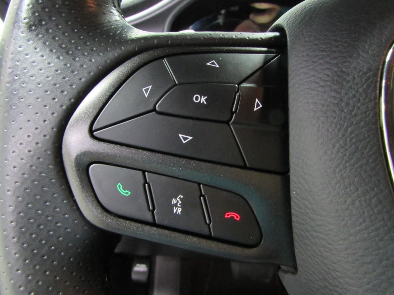 Dodge Challenger Vehicle Full-screen Gallery Image 22