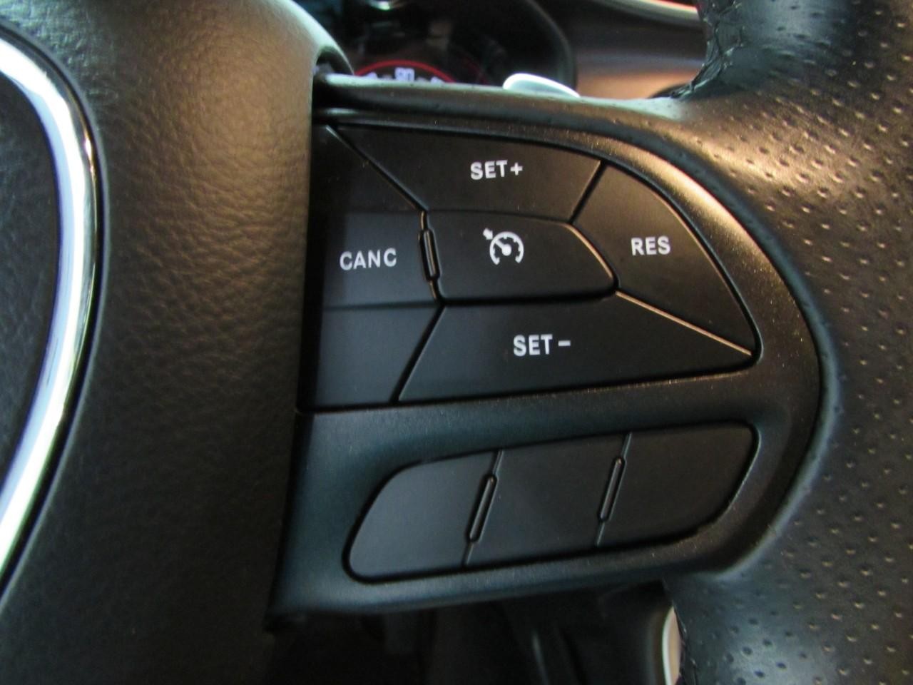 Dodge Challenger Vehicle Full-screen Gallery Image 23