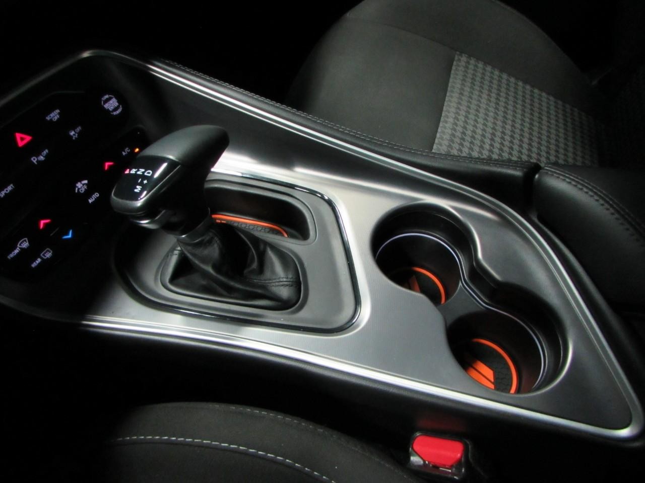 Dodge Challenger Vehicle Full-screen Gallery Image 28
