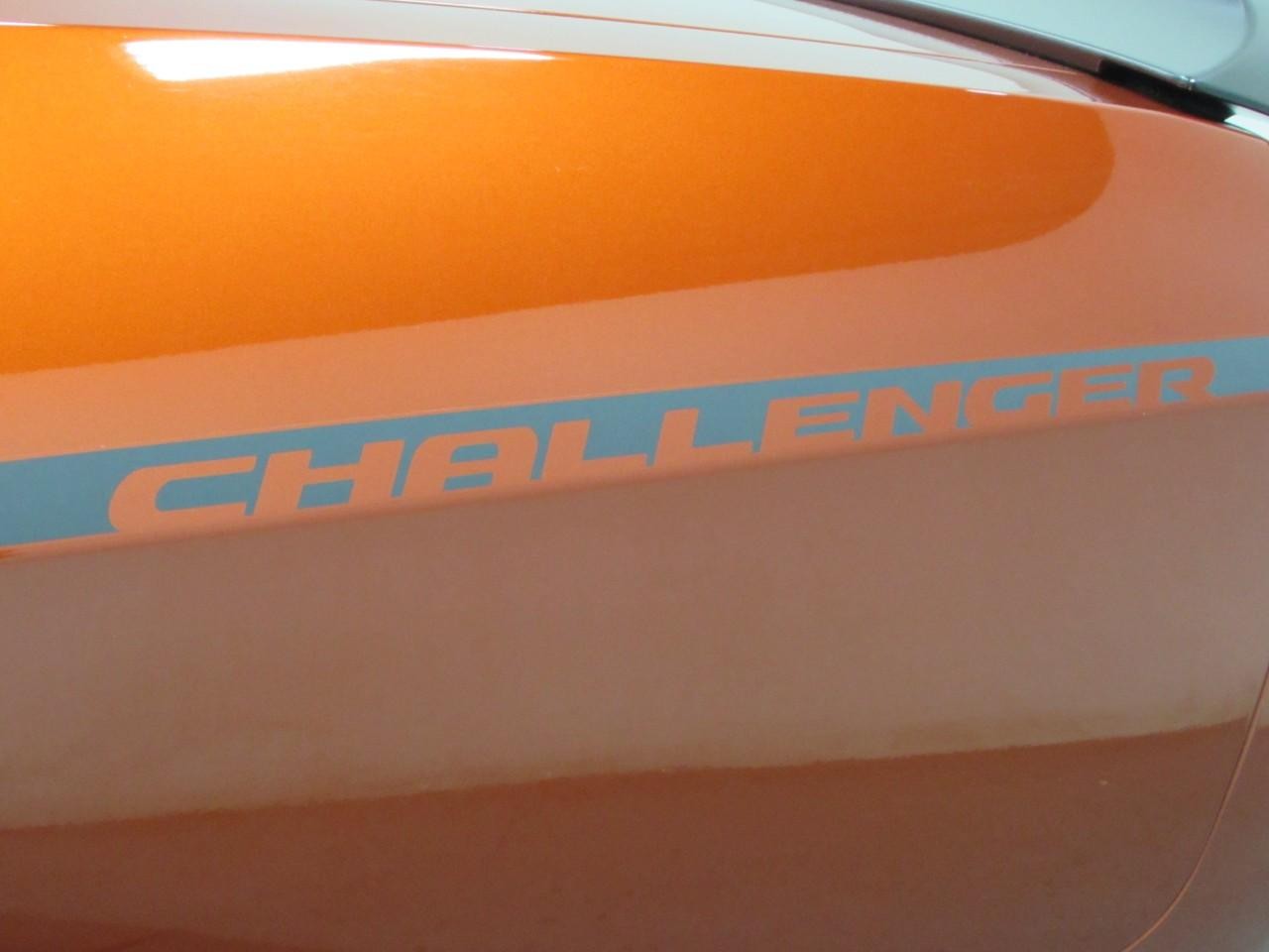 Dodge Challenger Vehicle Full-screen Gallery Image 31