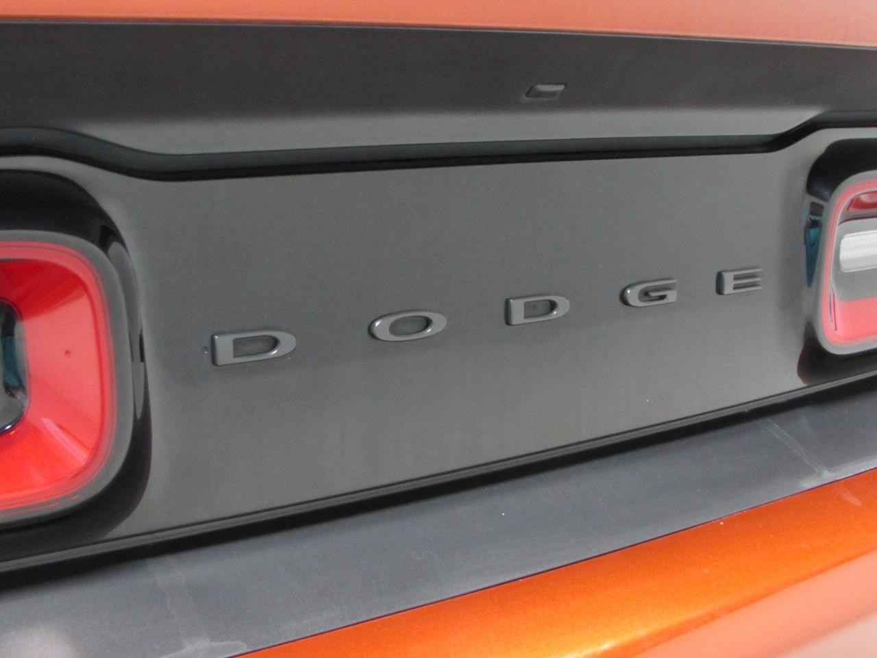 Dodge Challenger Vehicle Full-screen Gallery Image 32