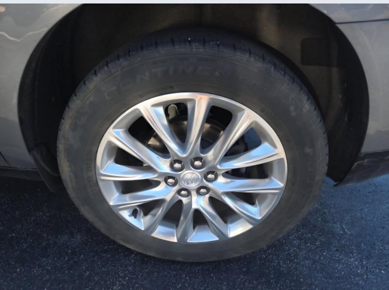 Buick Enclave Vehicle Full-screen Gallery Image 10