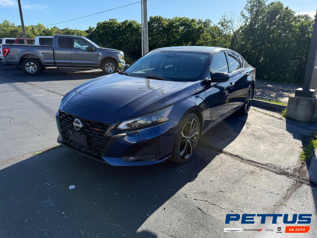 Blue 2023 Nissan Altima 2.5 SR FWD Sedan Front-Wheel Drive Continuously Variable Transmission