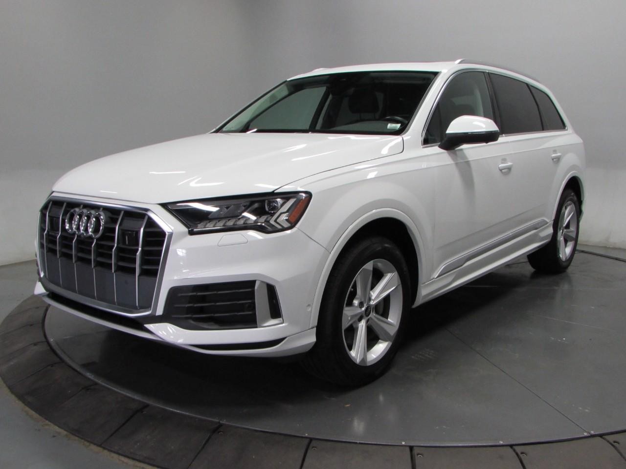 Audi Q7 Vehicle Full-screen Gallery Image 03
