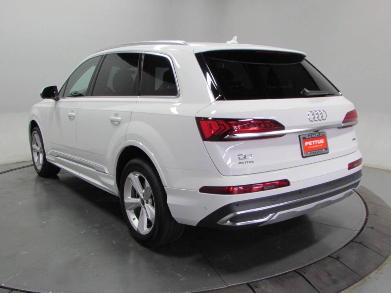 Audi Q7 Vehicle Full-screen Gallery Image 05