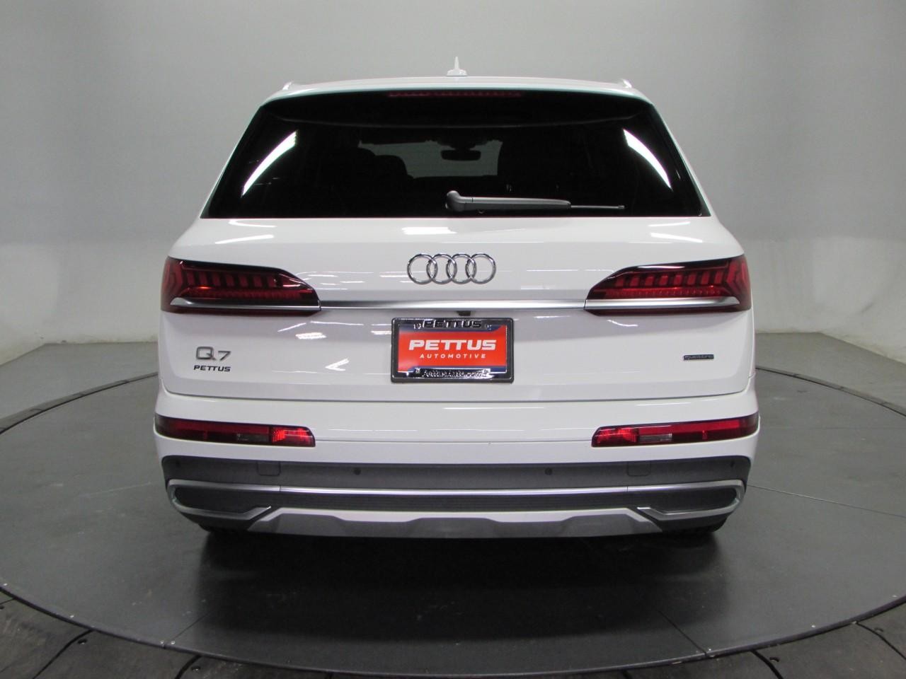 Audi Q7 Vehicle Full-screen Gallery Image 06