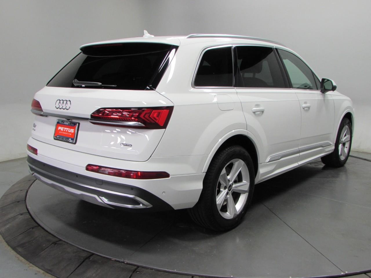 Audi Q7 Vehicle Full-screen Gallery Image 07