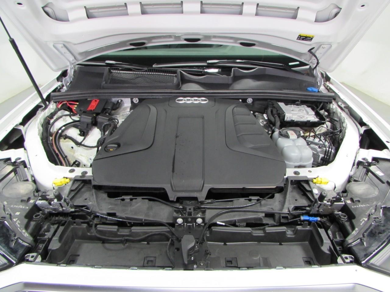 Audi Q7 Vehicle Full-screen Gallery Image 10