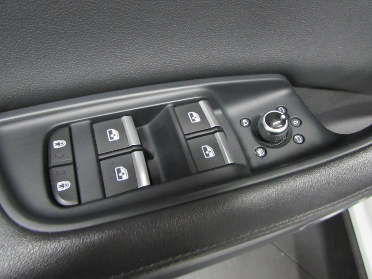 Audi Q7 Vehicle Full-screen Gallery Image 22