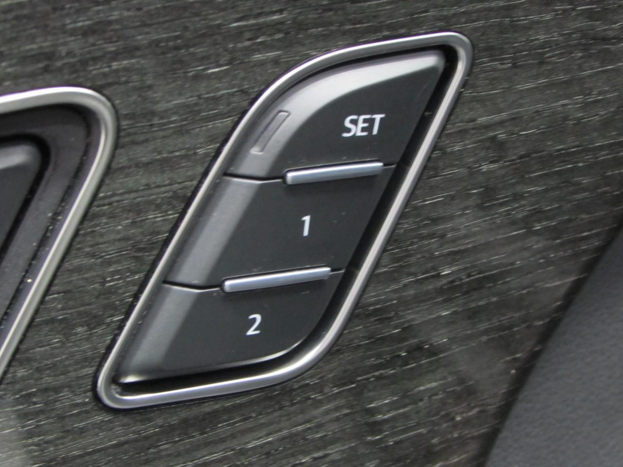 Audi Q7 Vehicle Full-screen Gallery Image 23