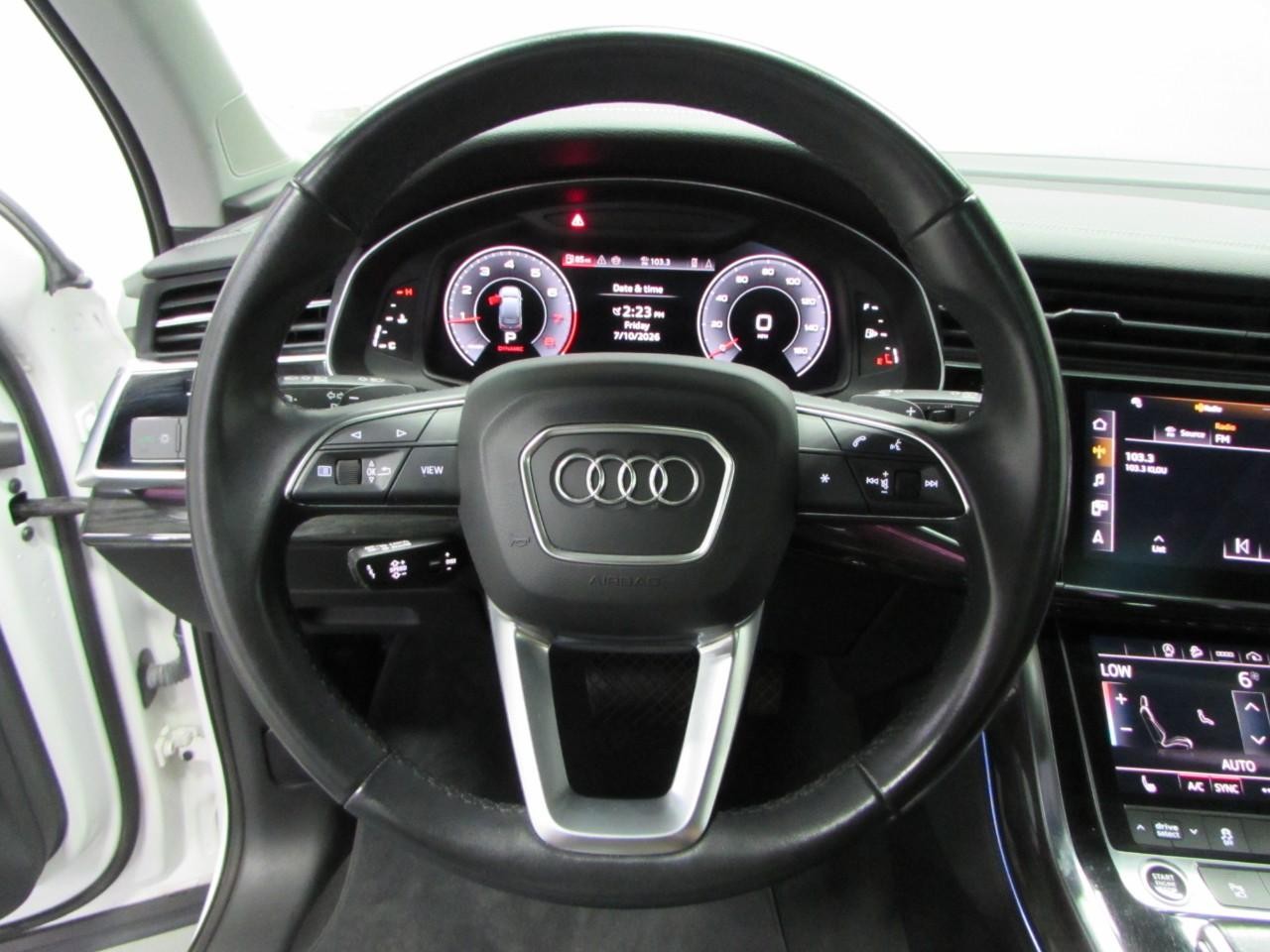 Audi Q7 Vehicle Full-screen Gallery Image 26