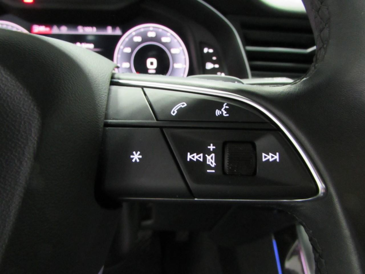 Audi Q7 Vehicle Full-screen Gallery Image 28