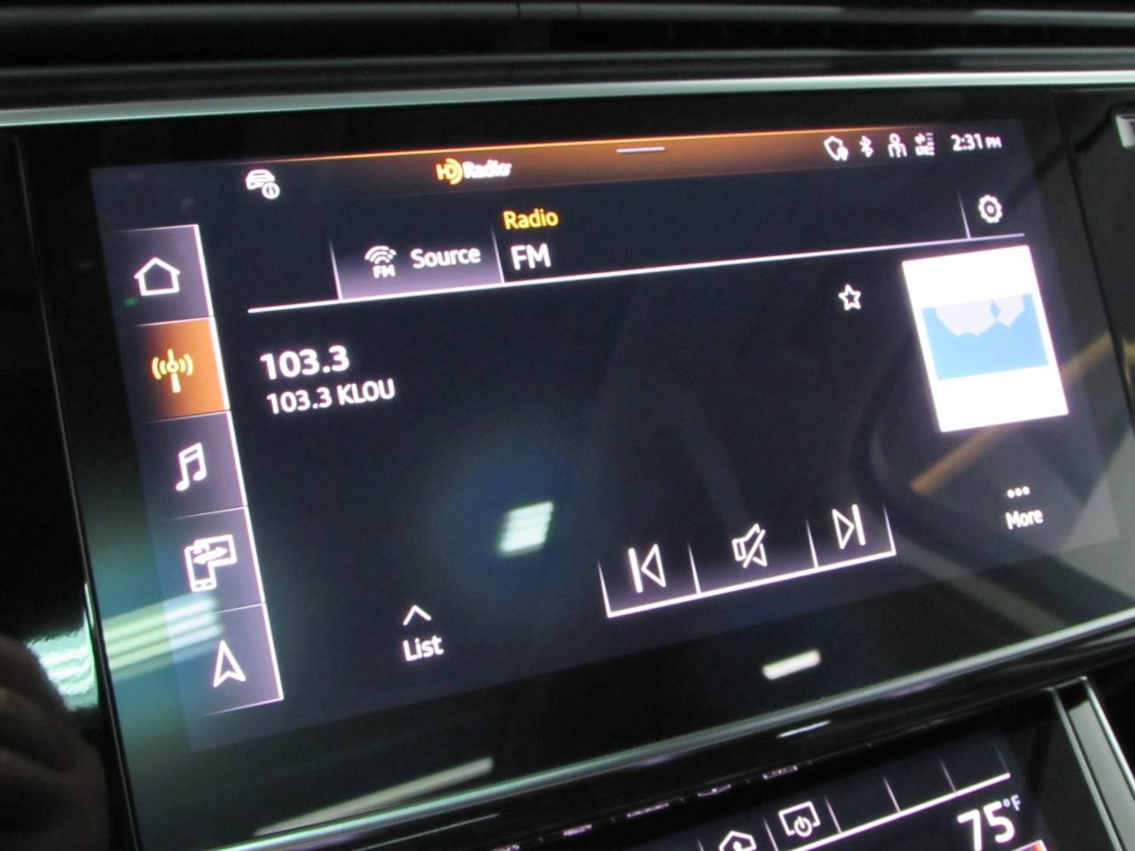 Audi Q7 Vehicle Full-screen Gallery Image 30