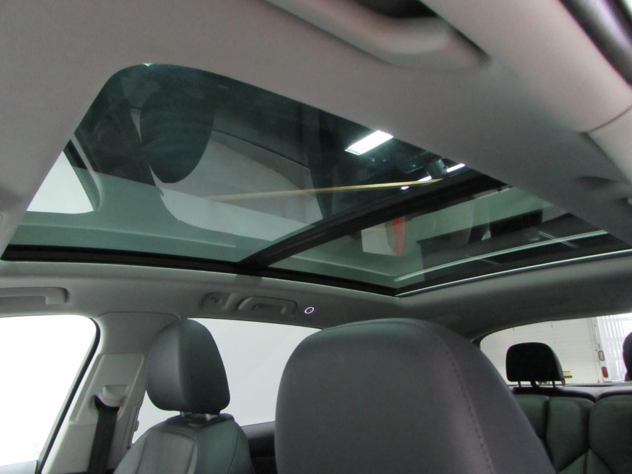 Audi Q7 Vehicle Full-screen Gallery Image 33