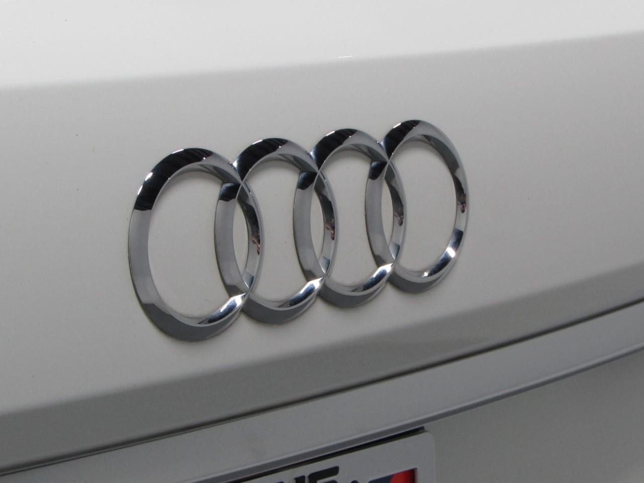 Audi Q7 Vehicle Full-screen Gallery Image 36