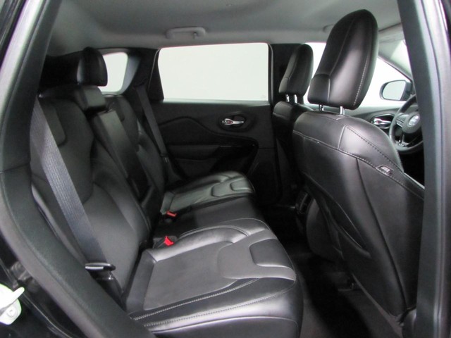 2023 Jeep Cherokee Altitude Lux - Photo 19