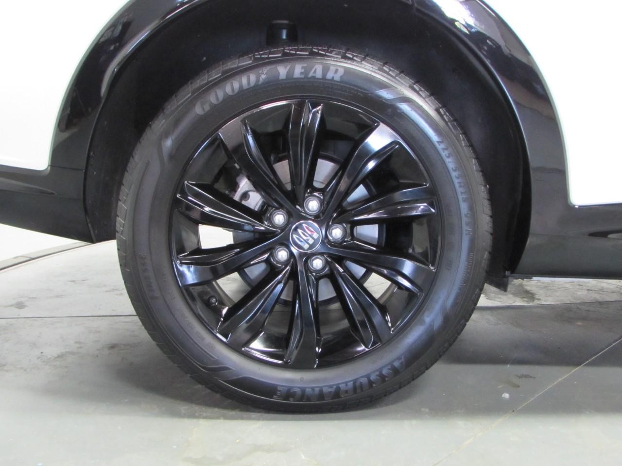 Buick Envista Vehicle Full-screen Gallery Image 09