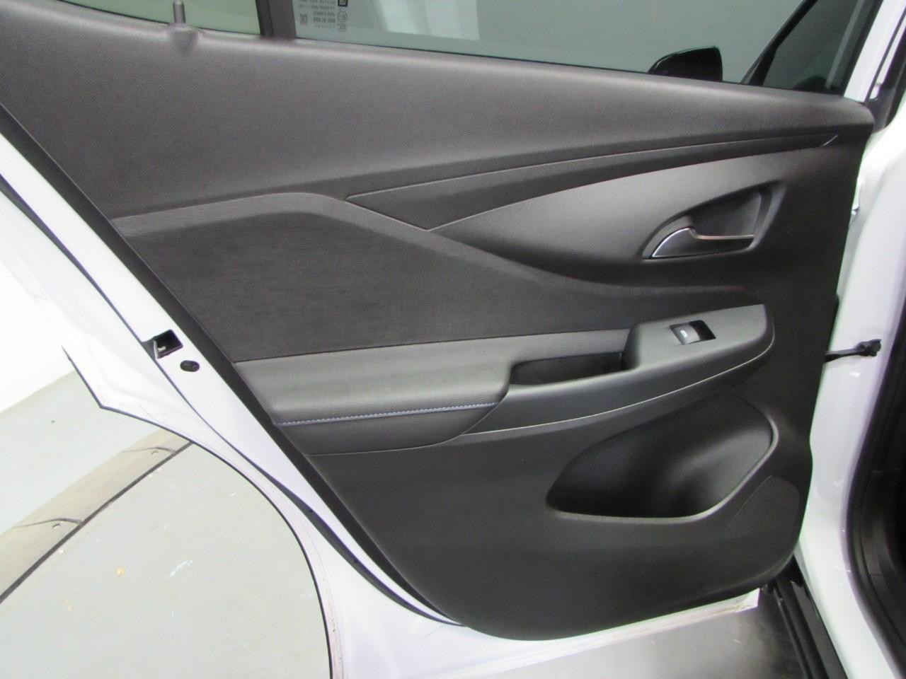 Buick Envista Vehicle Full-screen Gallery Image 14