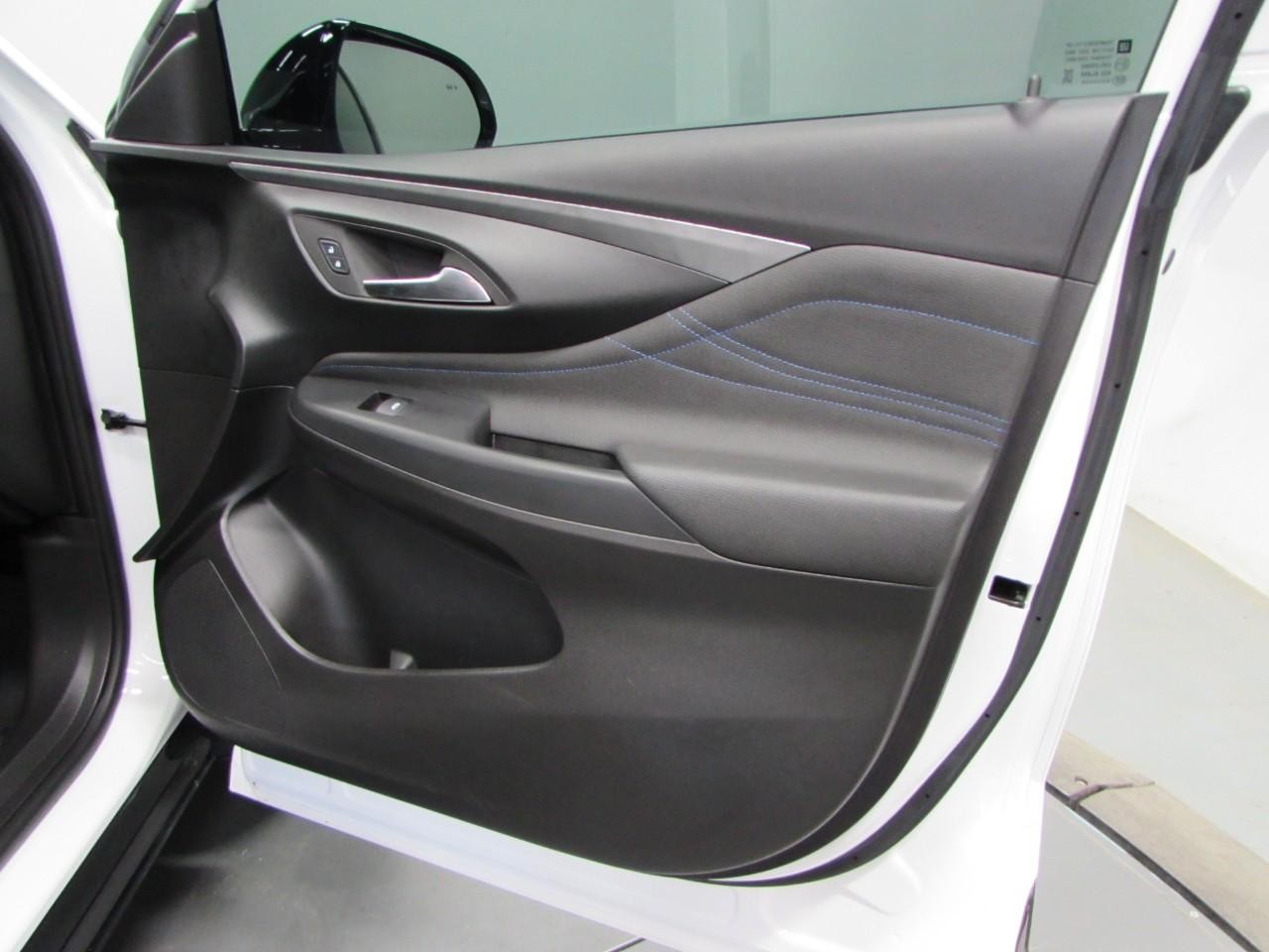 Buick Envista Vehicle Full-screen Gallery Image 16