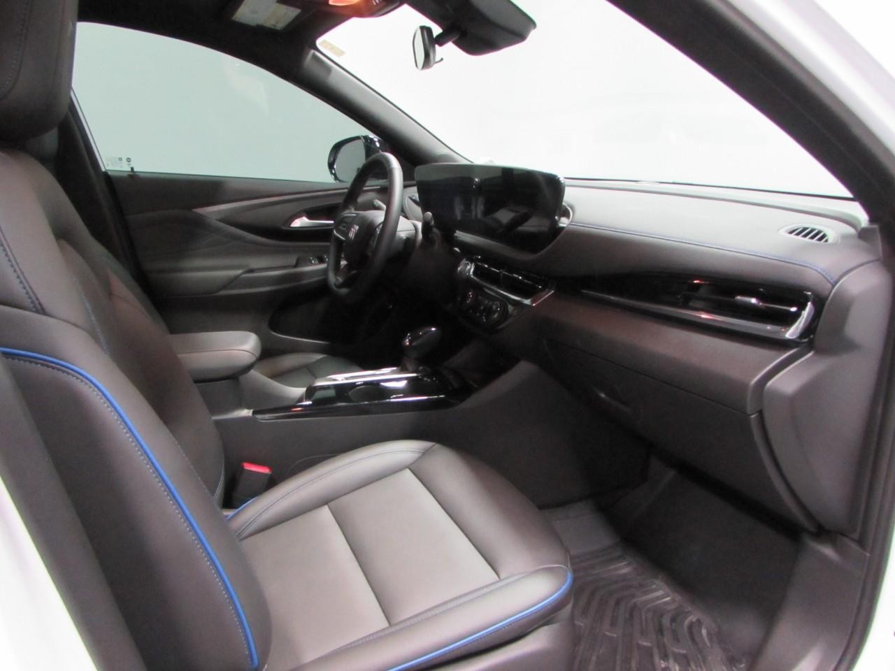 Buick Envista Vehicle Full-screen Gallery Image 17