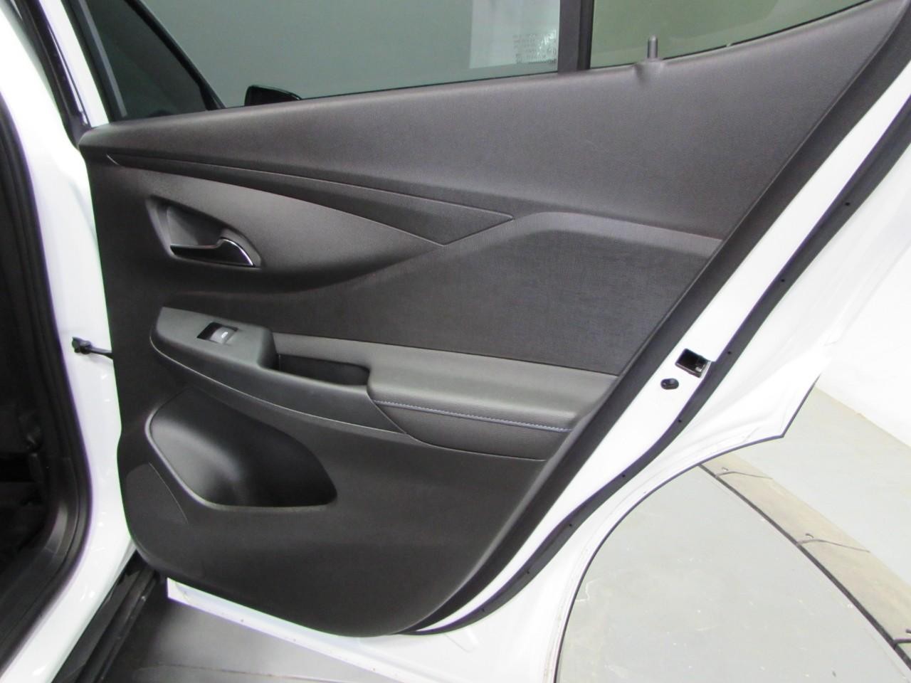Buick Envista Vehicle Full-screen Gallery Image 18