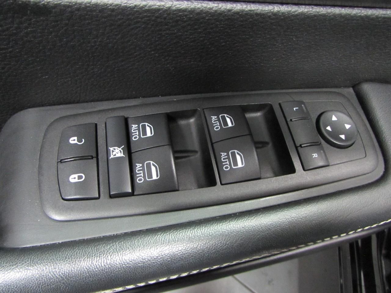 Chrysler Pacifica Vehicle Full-screen Gallery Image 20